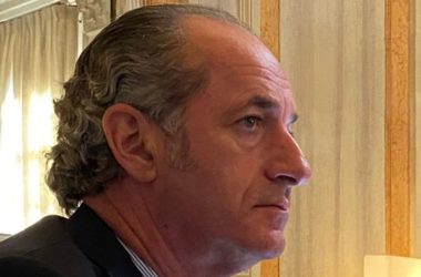 Zaia “Centralizzare la campagna vaccinale è medievale”