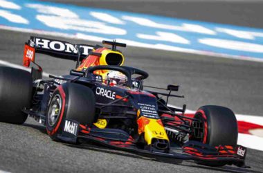 Verstappen vola nelle libere in Bahrain, bene Sainz