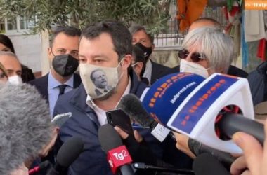 Salvini “Lavoriamo con Draghi per riaprire dopo Pasqua”