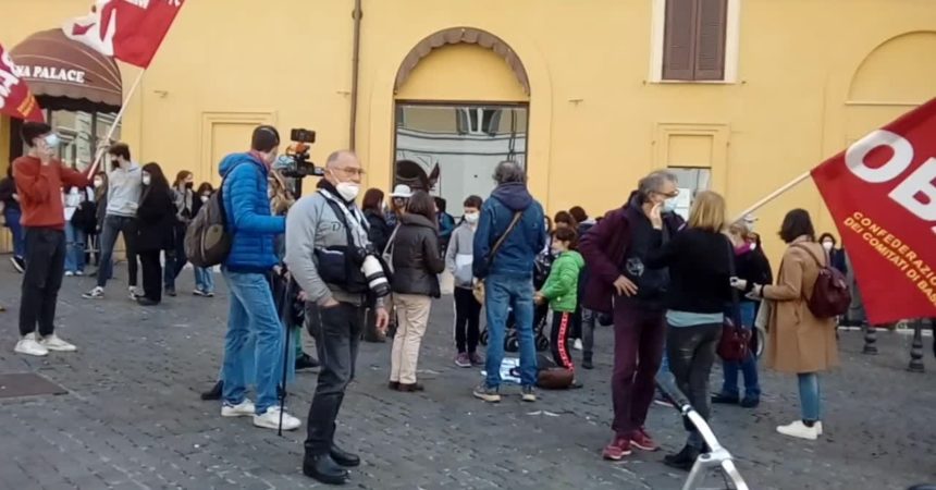 Scuola, a Montecitorio protesta contro la Dad