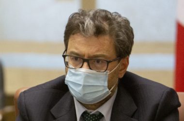 Giorgetti “Incontro positivo con sindacati, è momento responsabilità”