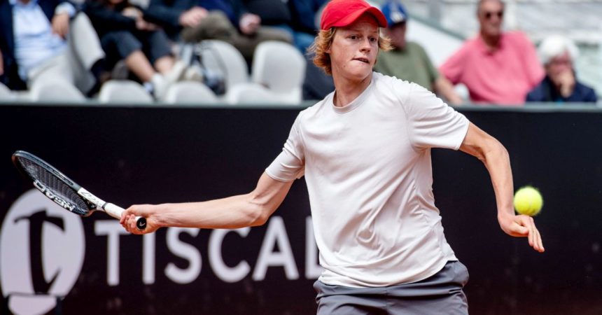 Sinner batte Rublev e conquista le semifinali a Barcellona