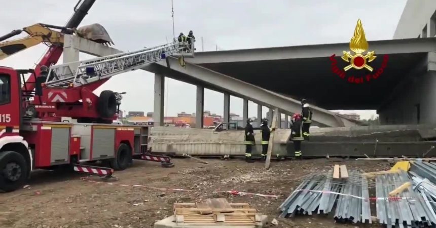 Alessandria, crolla un capannone, morto un operaio