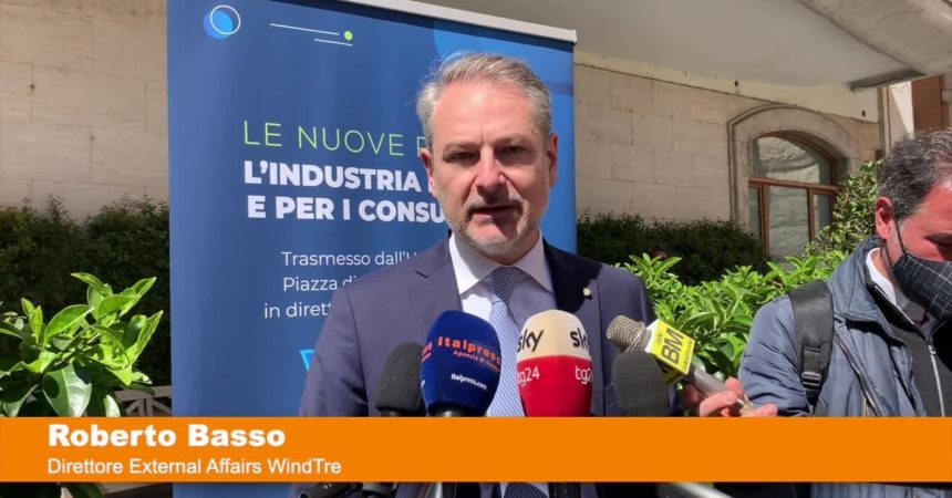 Tlc, Basso (WindTre) “Rivedere limiti sui campi elettromagnetici”