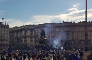 Scudetto Inter, assembramenti in piazza Duomo per la festa dei tifosi