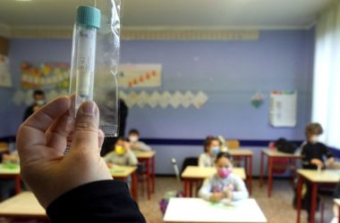 Via libera ai tamponi salivari “Opportunità per screening scolastici”