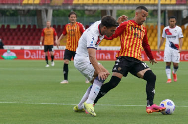 Lapadula e Simy, 1-1 col Crotone, Benevento nei guai