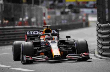 Verstappen vince a Montecarlo davanti a Sainz