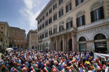 Sindaci siciliani in piazza a Roma chiedono dignità istituzionale