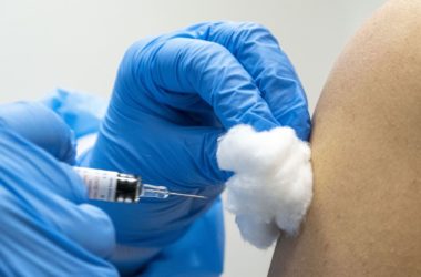 Indagine SWG, otto italiani su dieci cercano maggiori info sui vaccini