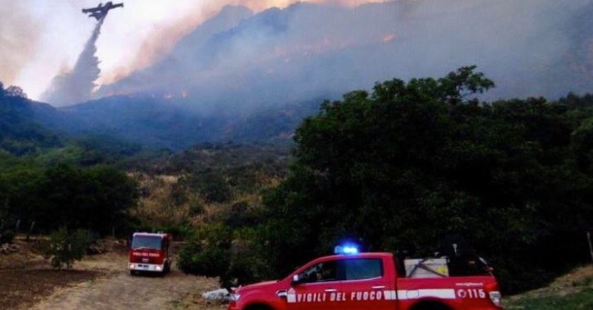 Incendi, Sicilia chiede stato mobilitazione Protezione civile al Governo