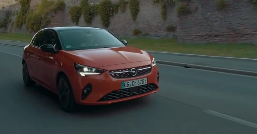 Con Opel Corsa-e, guidatore e passeggeri possono viaggiare sempre connessi