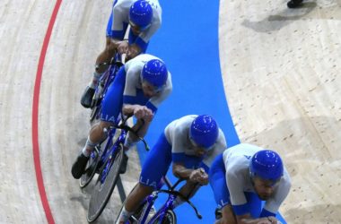 Ciclismo, Italia in finale oro nell’inseguimento squadre uomini