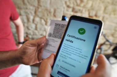 Green pass, Governo approva obbligo per scuola e trasporti