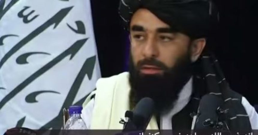 Talebani “Donne afghane non saranno discriminate, ma seguano la sharia”