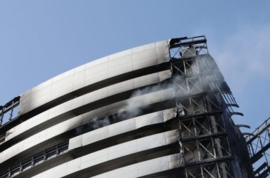 Incendio grattacielo a Milano, tra le ipotesi un cortocircuito