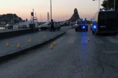 Ragazza uccisa in strada nel Catanese, caccia all’ex fidanzato