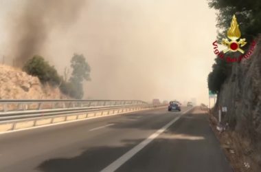 Incendi, brucia vegetazione nel palermitano