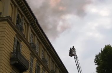 Torino, incendio in edificio in piazza Carlo Felice