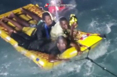 Affonda barcone a Lampedusa, salvati 125 migranti