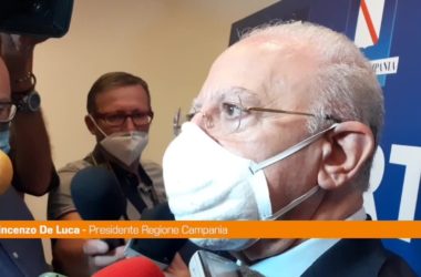 Blitz contro no vax, De Luca: “Usare pugno di ferro”