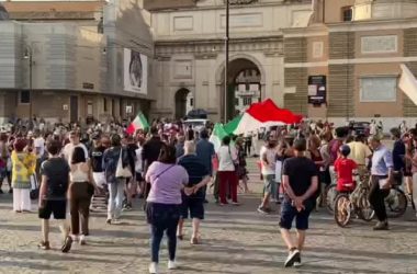 No Vax, manifestazione in piazza a Roma