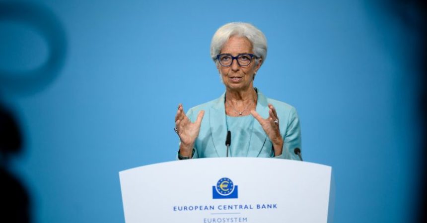 Ue, Lagarde “Entro fine 2021 ritorno Pil a livello pre-crisi”