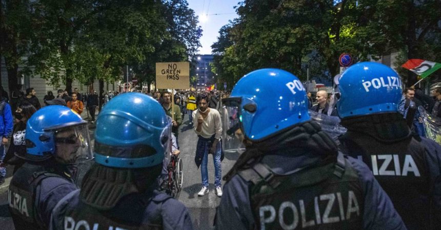 Green Pass, A Milano un arresto e 83 denunciati