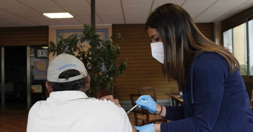 Vaccino, a Palermo somministrazione dosi in giro per i quartieri