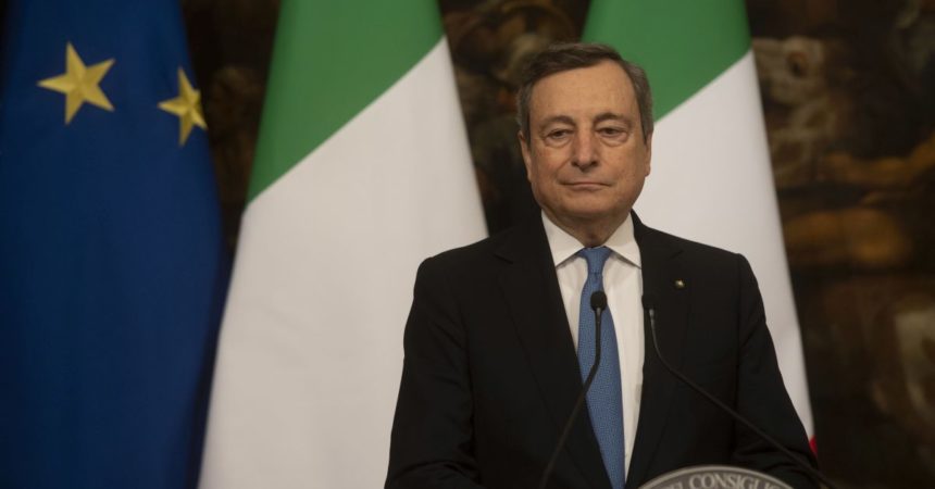 Draghi “Grazie ai vaccini siamo ripartiti, ma serve cautela”