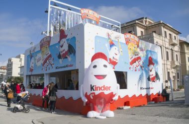 Kinder torna al Carnevale di Viareggio