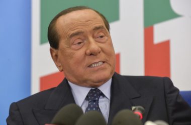 Covid, Berlusconi “L’obiettivo è un’estate senza restrizioni”