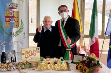 Festa ad Aliminusa per i 100 anni di nonno Giovanni