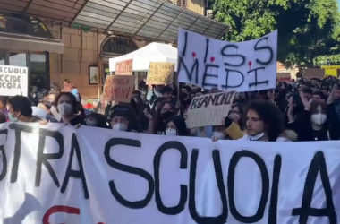 Studenti in piazza a Palermo: “Basta alternanza scuola-lavoro”