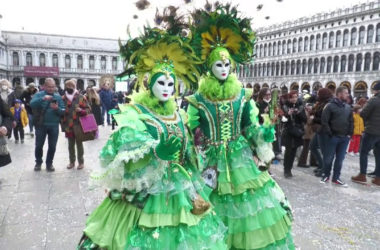 Carnevale, a Venezia tornano le maschere ed è boom di turisti