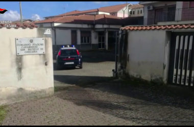 Danni alle auto parcheggiate, denunciati tre minorenni nel catanese