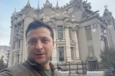 In Ucraina è battaglia, Zelensky “Da Draghi sì all’uscita della Russia da Swift”