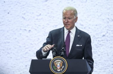 Biden “Stop alle importazioni di petrolio e gas dalla Russia”