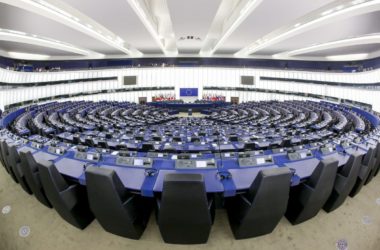 Il Parlamento Ue chiede un giro di vite contro i “passaporti d’oro”