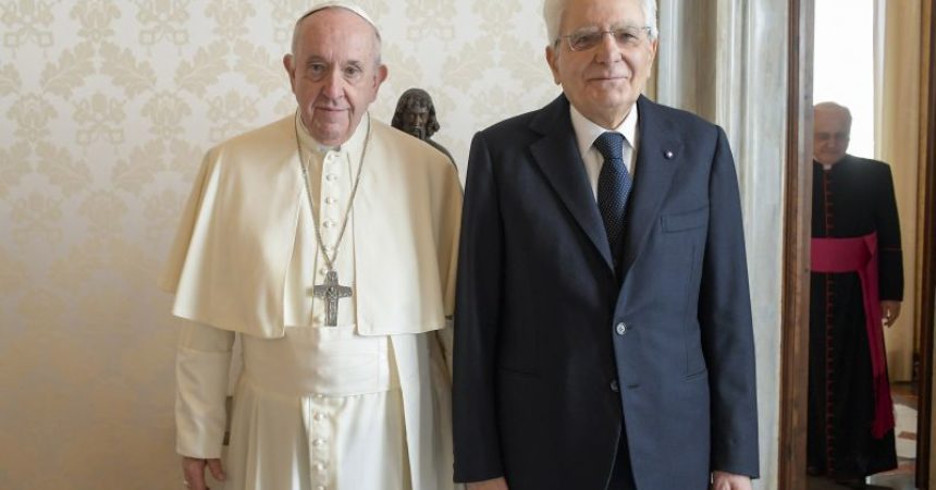 Ucraina, Mattarella: “Il Papa riferimento per la pace”