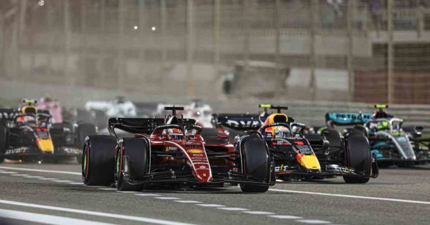 Doppietta Ferrari in Bahrain, Leclerc vince davanti a Sainz