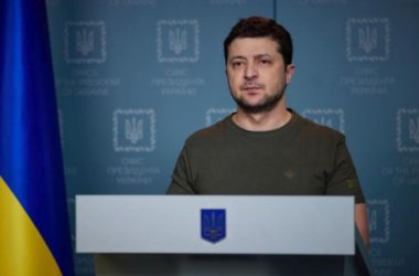 Ucraina, Zelensky “I russi ci vogliono distruggere”