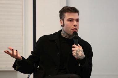 Fedez lascia l’ospedale dopo l’intervento per raro tumore al pancreas