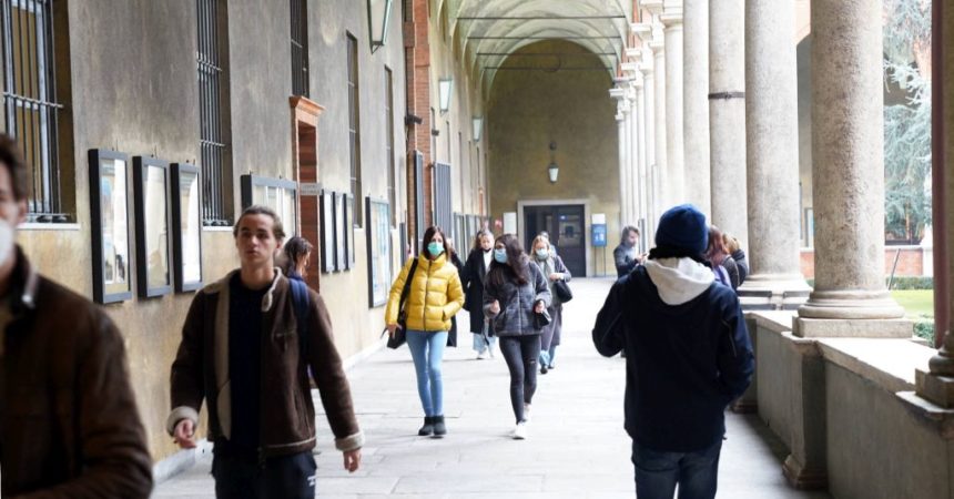 Contraffazione, solo il 14% del fenomeno è legato alle vendite online