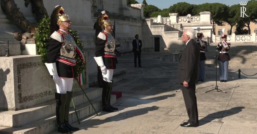 2 Giugno, Mattarella depone corona d’alloro all’Altare della Patria