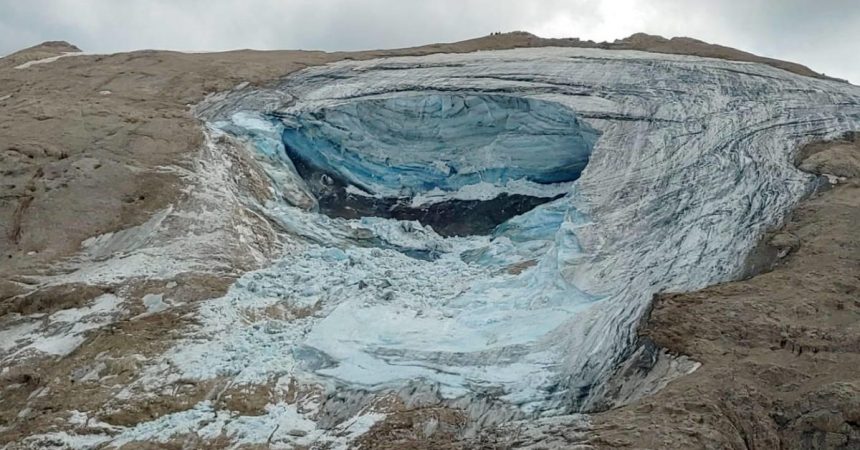 Chiuso il massiccio della Marmolada, scendono a 5 i dispersi