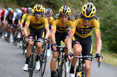 Jumbo-Visma domina crono a squadre, Gesink prima maglia rossa