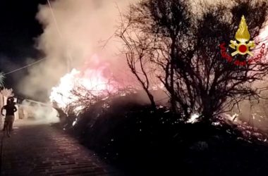 Incendi in Sicilia, roghi a Lipari, Palermo e nel trapanese