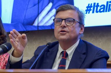 Calenda “Sospendere campagna elettorale, misure per caro-gas”