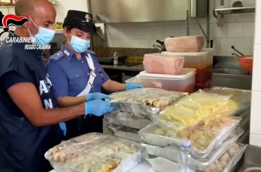 Cibo mal conservato, sequestro per 1,3 tonnellate  a Scilla